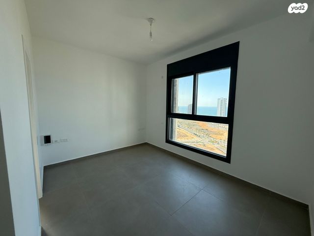 דירה, אמנון ליפקין שחק, נוף הטיילת, נתניה