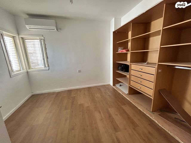 דירה, י.ל. ברוך, הרצליה