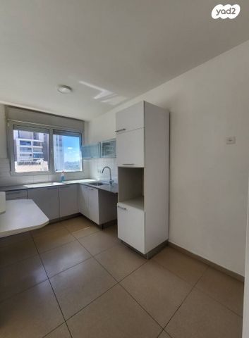 דירה, אח"י דקר, נווה שרת, תל אביב יפו