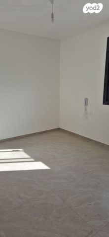 דירה, יצחק שמיר, עפולה