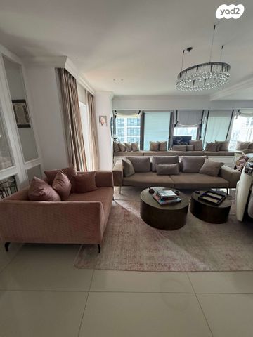 ניסים אלוני 