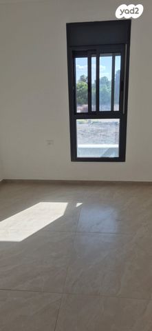 דירה, יצחק שמיר, עפולה