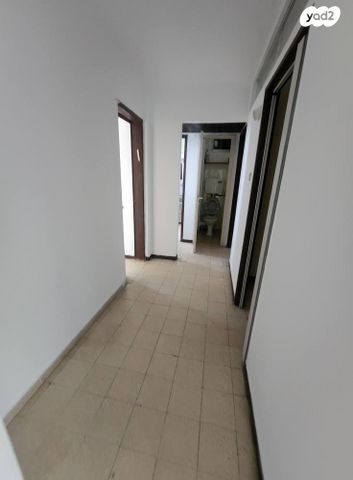 דירה, אח"י דקר, נווה שרת, תל אביב יפו