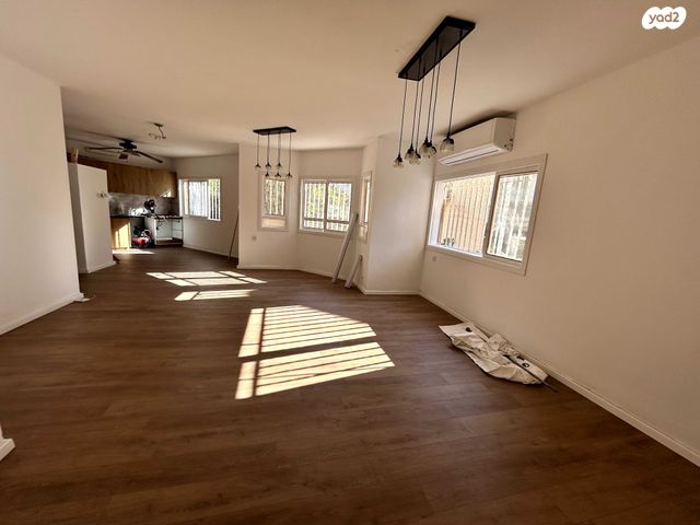 דירה, י.ל. ברוך, הרצליה