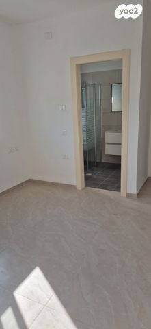 דירה, יצחק שמיר, עפולה