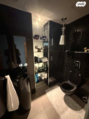 דירה, ניסים אלוני, צמרות איילון, פארק צמרת, תל אביב יפו