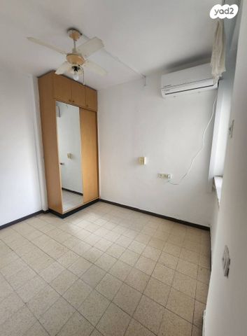 דירה, אח"י דקר, נווה שרת, תל אביב יפו