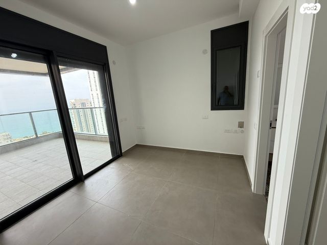 דירה, אמנון ליפקין שחק, נוף הטיילת, נתניה