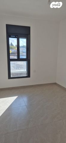 דירה, יצחק שמיר, עפולה