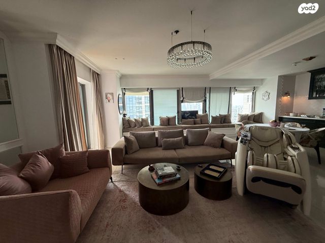 דירה, ניסים אלוני, צמרות איילון, פארק צמרת, תל אביב יפו