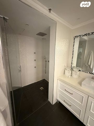 דירה, ניסים אלוני, צמרות איילון, פארק צמרת, תל אביב יפו