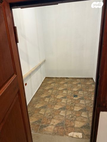 מרתף/ פרטר, הכרמל, עין הים, חדרה