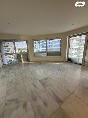 דירה, ניסים אלוני, צמרות איילון, פארק צמרת, תל אביב יפו