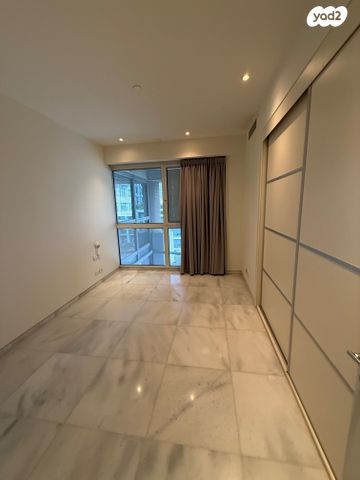 דירה, ניסים אלוני, צמרות איילון, פארק צמרת, תל אביב יפו