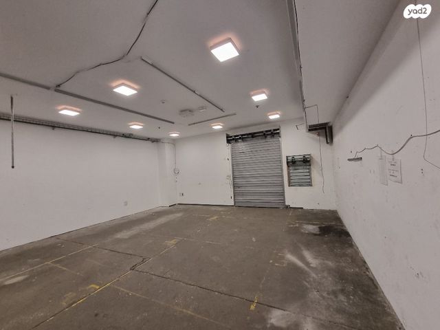 מחסנים, לוד