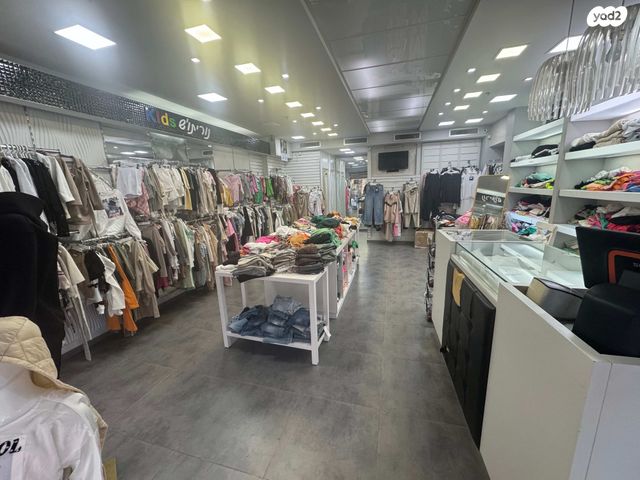חנויות/ שטח מסחרי