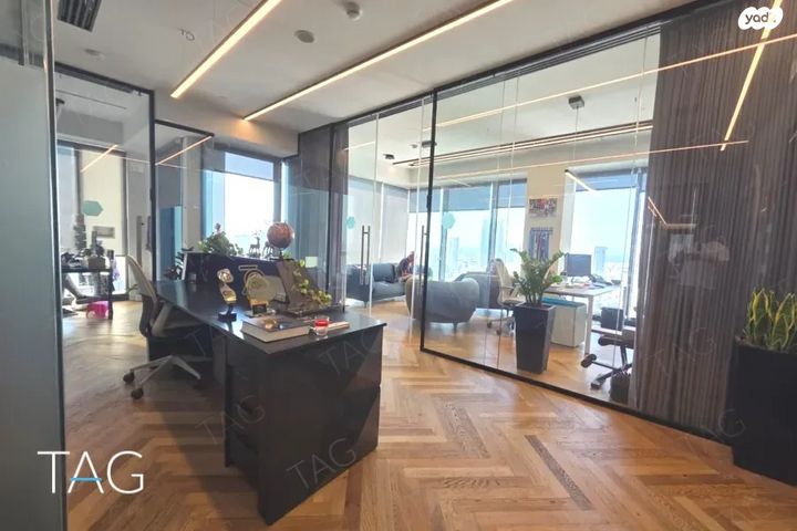 דרך מנחם בגין 156