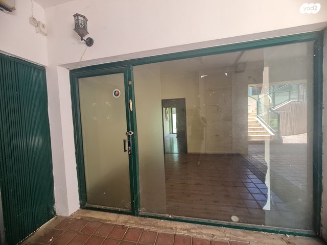 חנויות/ שטח מסחרי, נאות הפרחים, גן יבנה