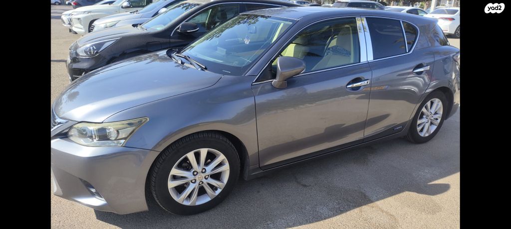 מודעת רכב לקסוס CT