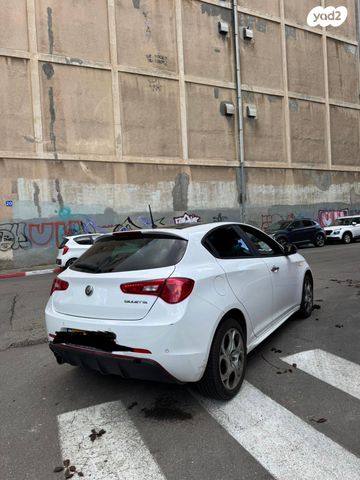 מודעת רכב אלפא רומיאו ג'ולייטה