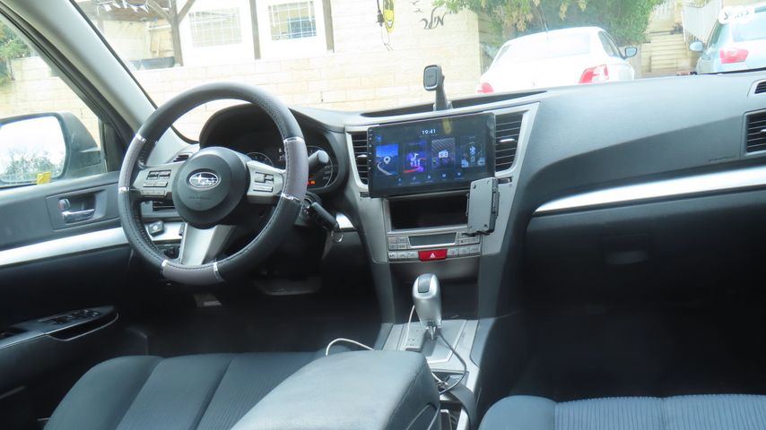 סובארו B4/לגאסי