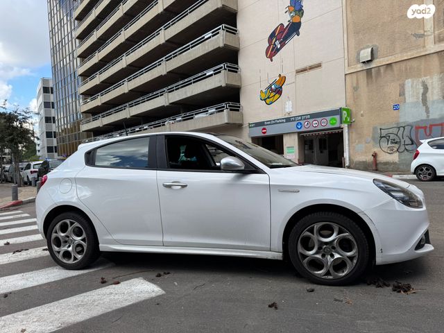 אלפא רומיאו ג'ולייטה