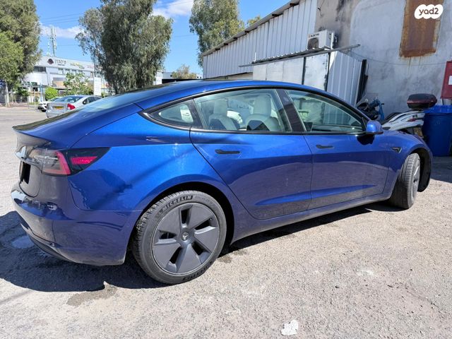 מודעת רכב טסלה מודל 3