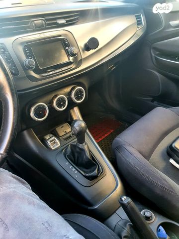 מודעת רכב אלפא רומיאו ג'ולייטה