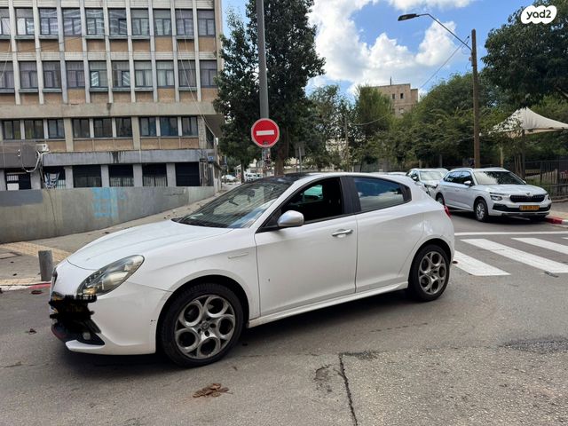 אלפא רומיאו ג'ולייטה