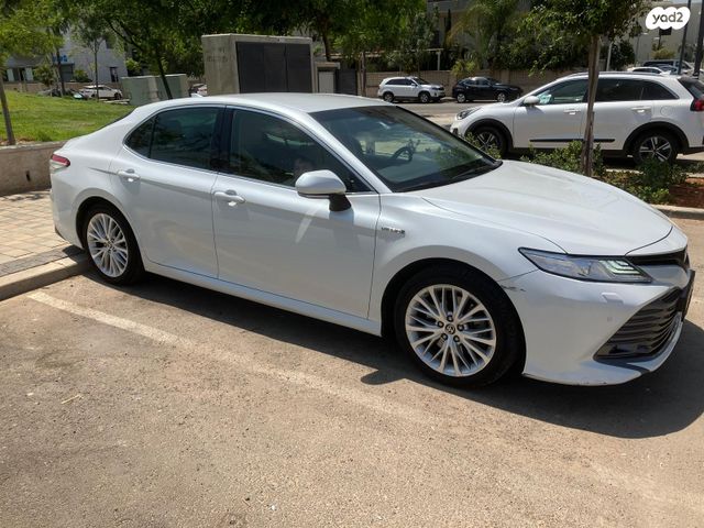 טויוטה קאמרי