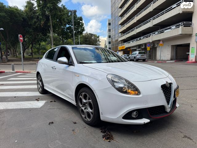 מודעת רכב אלפא רומיאו ג'ולייטה