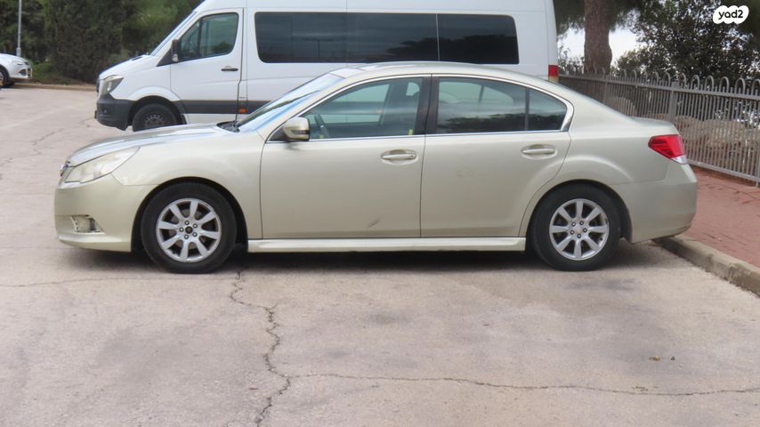 סובארו B4/לגאסי