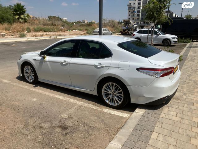 טויוטה קאמרי