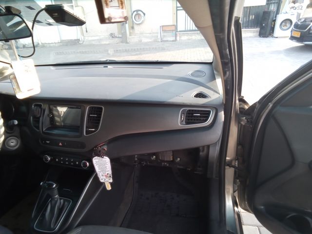 מודעת רכב קיה קארנס