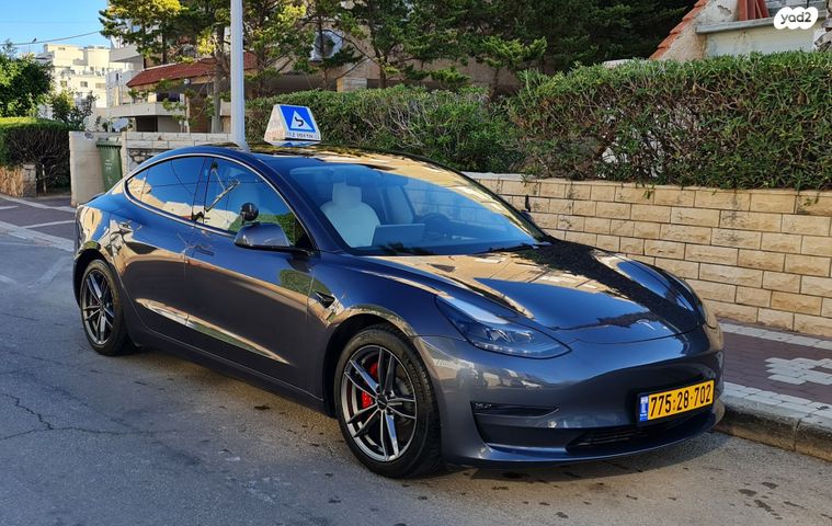 מודעת רכב טסלה מודל 3