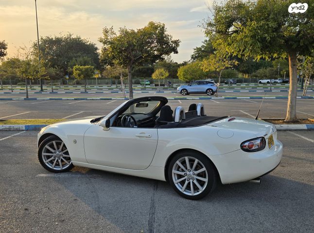 מודעת רכב מאזדה MX-5