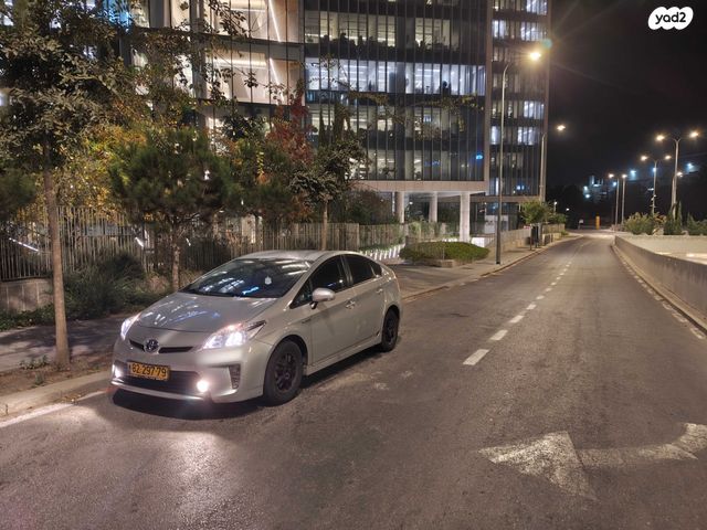 מודעת רכב טויוטה פריוס