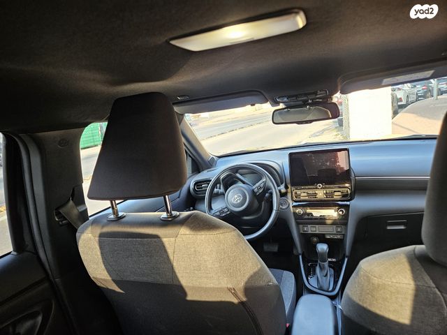 טויוטה יאריס קרוס