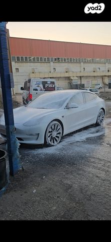 מודעת רכב טסלה מודל 3
