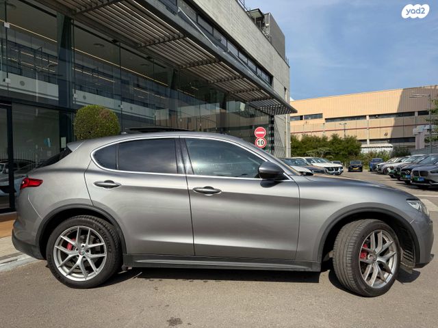 אלפא רומיאו סטלביו