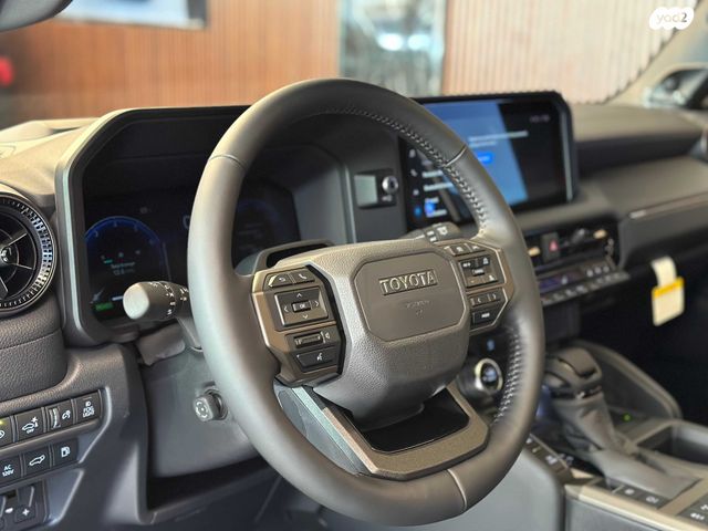 טויוטה לנד קרוזר