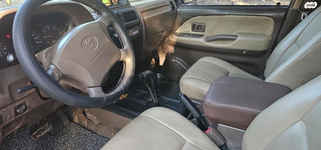 טויוטה לנד קרוזר