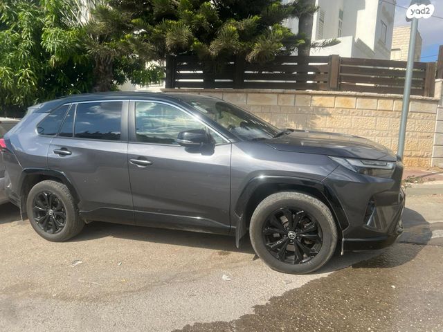 טויוטה RAV4