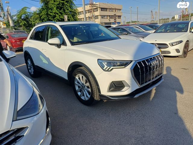 מודעת רכב אאודי Q3 1