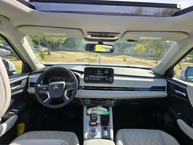 מיצובישי אאוטלנדר