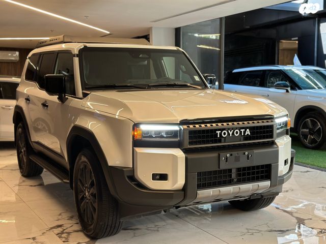 טויוטה לנד קרוזר