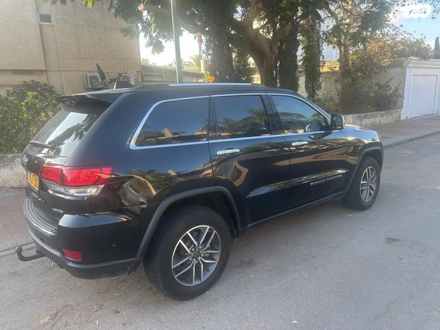 מודעת רכב ג'יפ גרנד צ'ירוקי