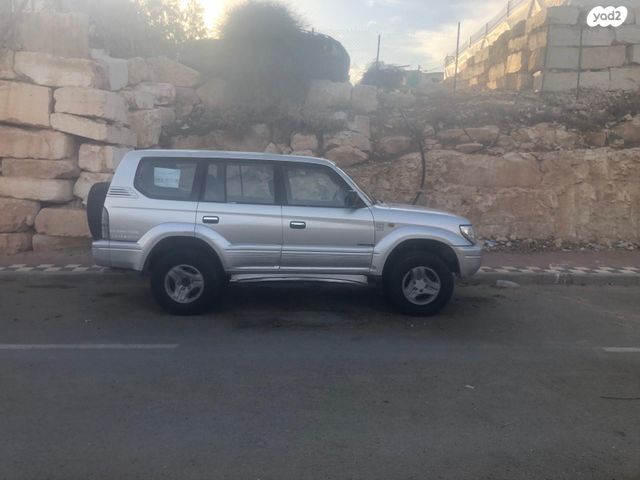 טויוטה לנד קרוזר