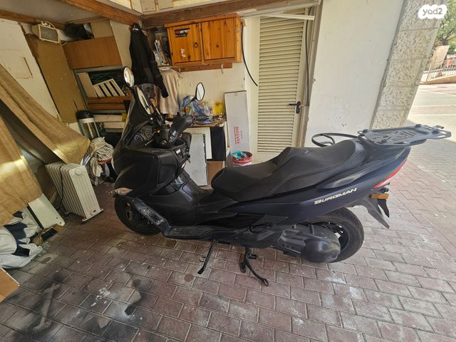 סוזוקי בורגמן 400