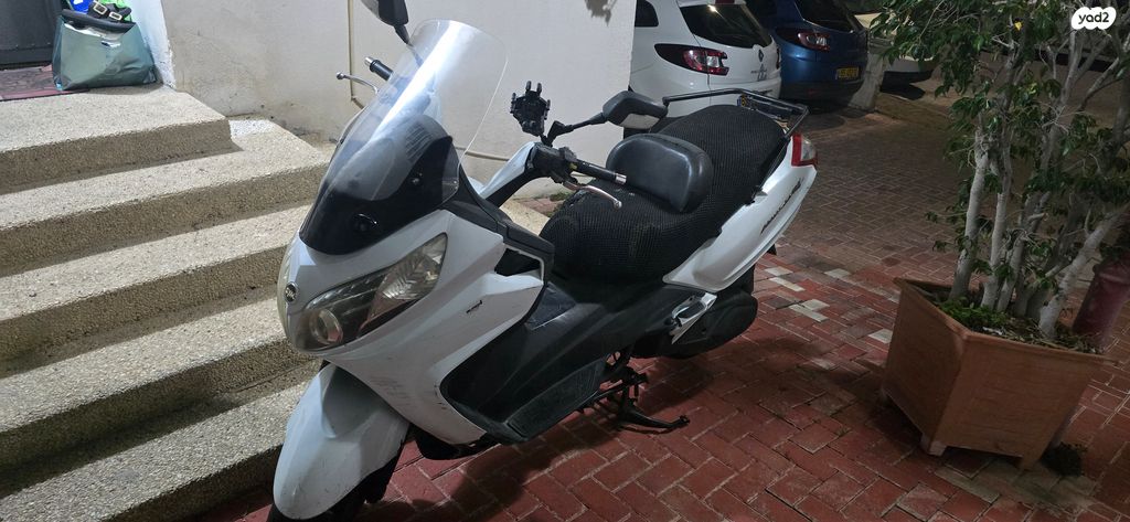 סאן יאנג מקסים 400i